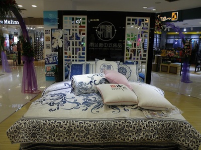 湖南吉首雨蘭專(zhuān)賣(mài)廳開(kāi)業(yè) 透射出獨(dú)特的新中式文化神韻_雨蘭家紡品牌資訊-全球加盟網(wǎng)